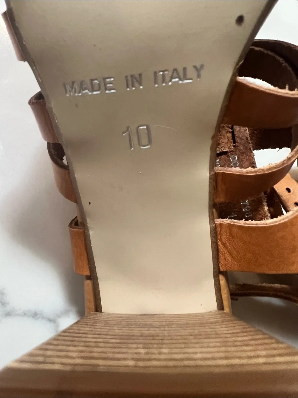 New Steve Madden Leather Tan Strappy Block Heel Sandals. Size 9